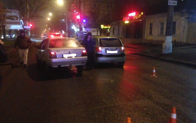 На Центральном проспекте произошла авария с участием двух автомобилей Фото № 1 На Центральном проспекте произошла авария с участием двух автомобилей Фото № 1