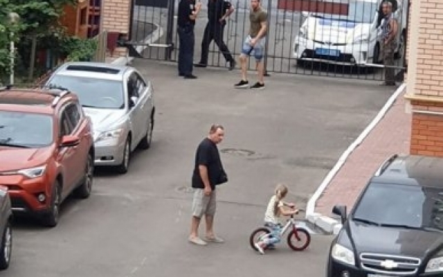 На Скороходова на глазах у детей местный житель из пистолета расстрелял кота Фото № 1 На Скороходова на глазах у детей местный житель из пистолета расстрелял кота Фото № 1
