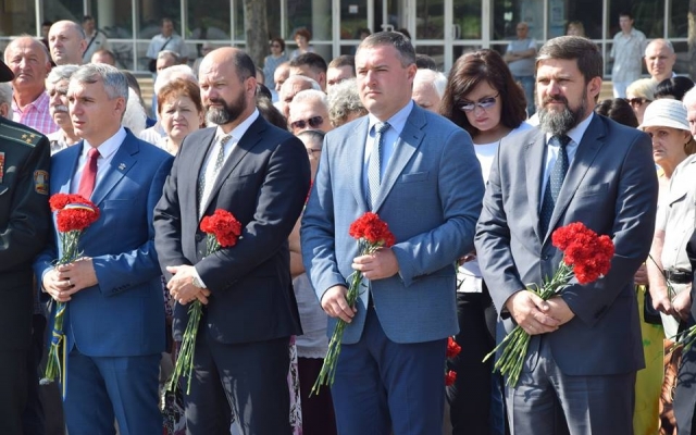 В Николаеве горожане отметили День памяти и скорби Фото № 14 В Николаеве горожане отметили День памяти и скорби Фото № 14
