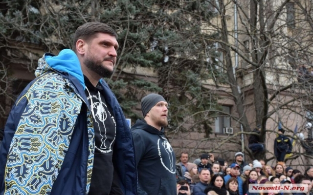 Губернатор Николаевской области Алексей Савченко на фестивале Muromets Fest вместе с богатырями потянул четыре фуры Фото № 7 Губернатор Николаевской области Алексей Савченко на фестивале Muromets Fest вместе с богатырями потянул четыре фуры Фото № 7