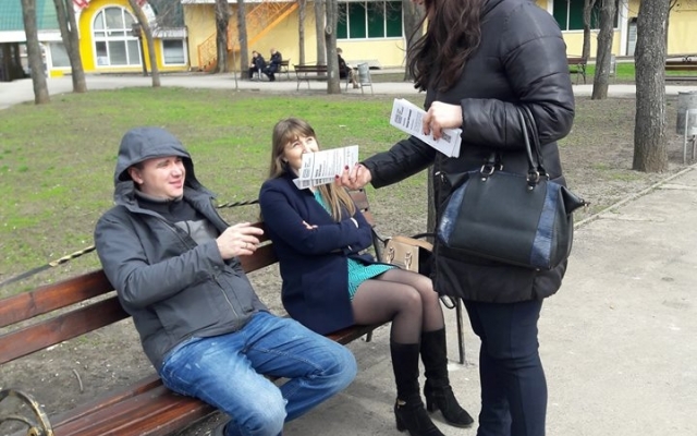 Сотрудники управления юстиции провели флешмоб среди жителей Николаева Фото № 1 Сотрудники управления юстиции провели флешмоб среди жителей Николаева Фото № 1