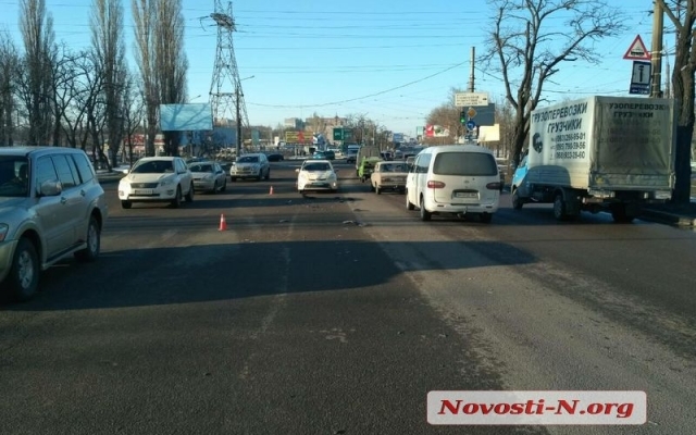 Автомобиль с еврономерами протаранил две машины и скрылся с места происшествия Фото № 0 Автомобиль с еврономерами протаранил две машины и скрылся с места происшествия Фото № 0