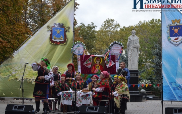 Праздничный концерт состоялся в Каштановом сквере Фото № 0 Праздничный концерт состоялся в Каштановом сквере Фото № 0
