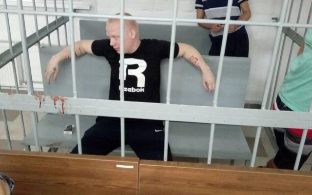 Во время заседания суда обвиняемый попытался вскрыть себе вены Фото № 0 Во время заседания суда обвиняемый попытался вскрыть себе вены Фото № 0