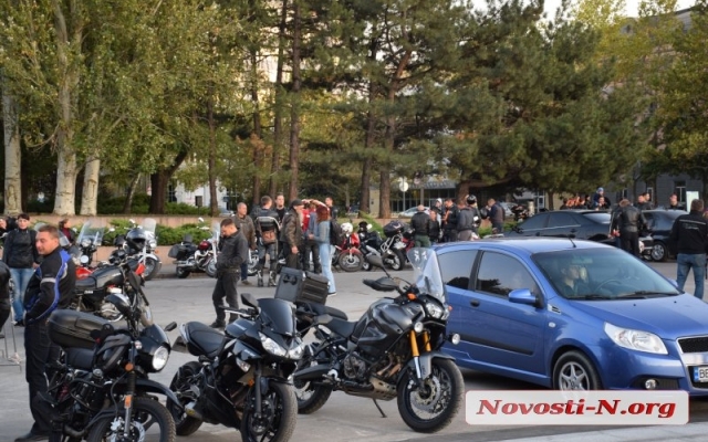 В Международный день памяти погибших мотоциклистов николаевские байкеры почтили память своих друзей Фото № 7 В Международный день памяти погибших мотоциклистов николаевские байкеры почтили память своих друзей Фото № 7