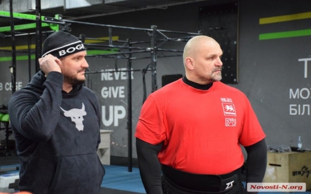 Губернатор Николаевской области Алексей Савченко провел тренировку с самым сильным человеком мира Фото № 8 Губернатор Николаевской области Алексей Савченко провел тренировку с самым сильным человеком мира Фото № 8