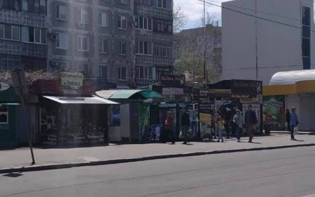 В Николаеве демонтировали «острівець будкограду» возле остановки общественного транспорта в микрорайоне Намыв Фото № 0 В Николаеве демонтировали «острівець будкограду» возле остановки общественного транспорта в микрорайоне Намыв Фото № 0