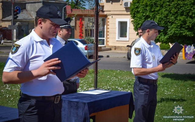 Возле Памятника Героям Небесной Сотни новоиспеченные полицейские присягнули на верность украинскому народу Фото № 5 Возле Памятника Героям Небесной Сотни новоиспеченные полицейские присягнули на верность украинскому народу Фото № 5