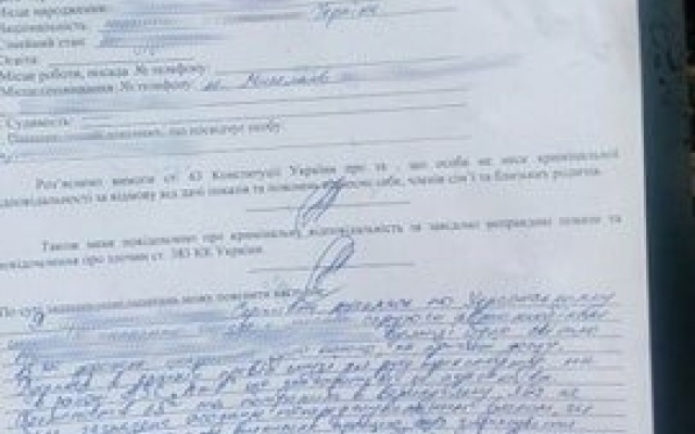 В Николаеве на улице Космонавтов автомобиль провалился в яму Фото № 1 В Николаеве на улице Космонавтов автомобиль провалился в яму Фото № 1