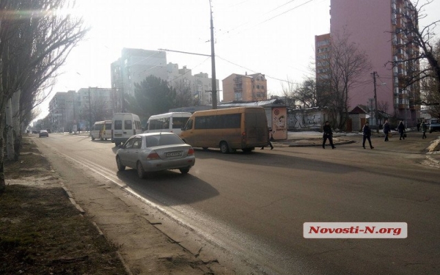 В Николаеве бастуют водители маршруток, из удаленных районов города добраться в центр проблематично Фото № 3 В Николаеве бастуют водители маршруток, из удаленных районов города добраться в центр проблематично Фото № 3