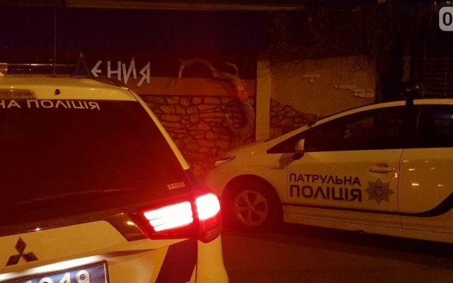 В Николаеве водители на автомобилях с еврономерами блокировали часть улиц, затруднен проезд в больницу Фото № 1 В Николаеве водители на автомобилях с еврономерами блокировали часть улиц, затруднен проезд в больницу Фото № 1
