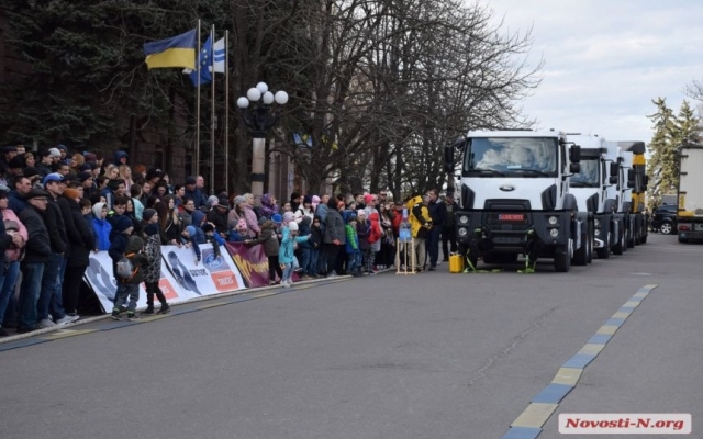 Губернатор Николаевской области Алексей Савченко на фестивале Muromets Fest вместе с богатырями потянул четыре фуры Фото № 6 Губернатор Николаевской области Алексей Савченко на фестивале Muromets Fest вместе с богатырями потянул четыре фуры Фото № 6
