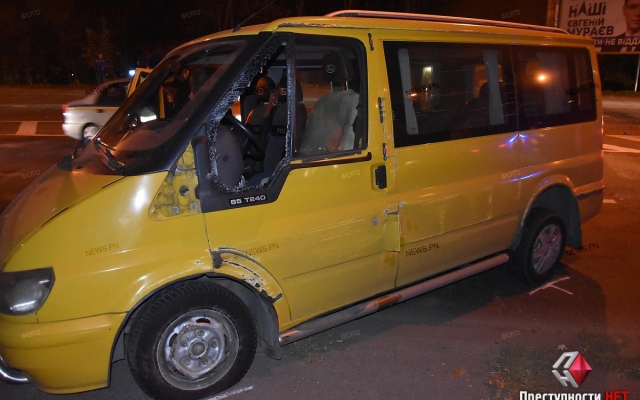 Пьяный водитель врезался трижды в автомобиль, образовался большой затор Фото № 6 Пьяный водитель врезался трижды в автомобиль, образовался большой затор Фото № 6