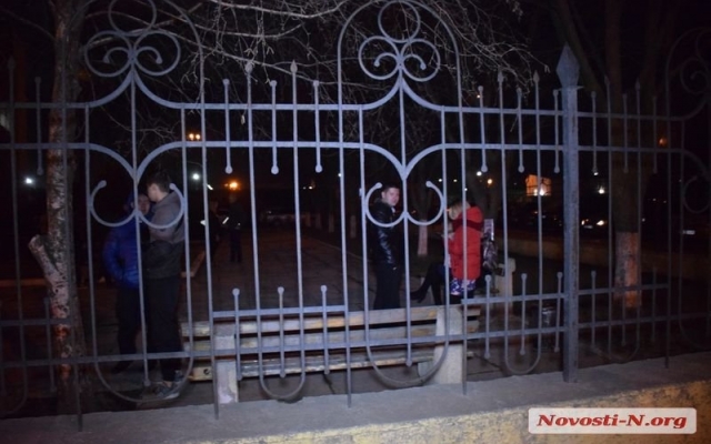 Управление патрульной полиции Николаева пикетируют активисты общественной организации «АвтоЕвроСила» Фото № 1 Управление патрульной полиции Николаева пикетируют активисты общественной организации «АвтоЕвроСила» Фото № 1