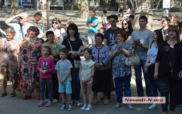 В Каштановом сквере прошел третий этап Музыкального марафона «Николаев поет на Соборной» Фото № 3 В Каштановом сквере прошел третий этап Музыкального марафона «Николаев поет на Соборной» Фото № 3