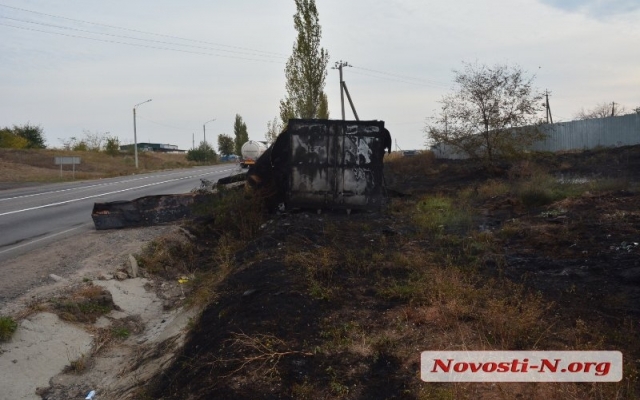 На объездной трассе возле Николаева затруднено движение из-за пожара Фото № 4 На объездной трассе возле Николаева затруднено движение из-за пожара Фото № 4