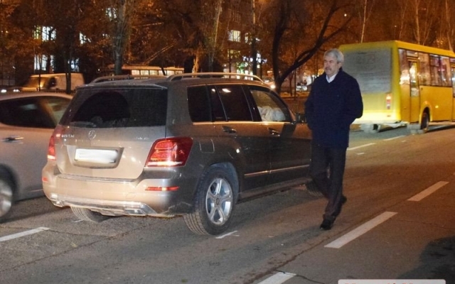 Авария с участием жены главы Врадиевской райгосадминистрации Василия Жосана, образовалась огромная автомобильная пробка Фото № 4 Авария с участием жены главы Врадиевской райгосадминистрации Василия Жосана, образовалась огромная автомобильная пробка Фото № 4