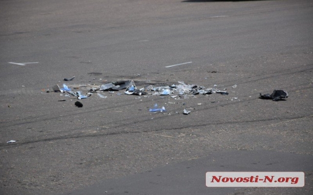 В Николаеве на Херсонском шоссе мотоциклист в автомобиль Фото № 4 В Николаеве на Херсонском шоссе мотоциклист в автомобиль Фото № 4