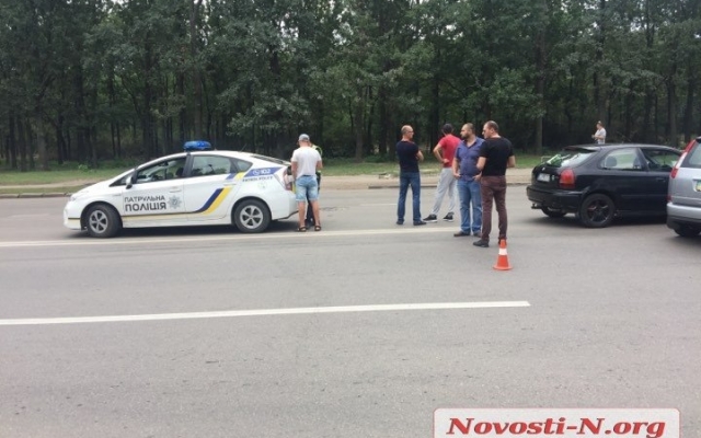 Авария на дороге: перекресток стал слишком мал для двух иномарок Фото № 6 Авария на дороге: перекресток стал слишком мал для двух иномарок Фото № 6