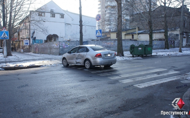 На Адмирала Макарова две иномарки не поделили перекресток Фото № 2 На Адмирала Макарова две иномарки не поделили перекресток Фото № 2