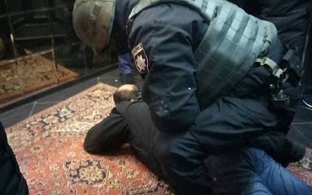 В Николаеве задержана преступная группировка, занимавшаяся незаконным изготовлением документов для иностранцев Фото № 1 В Николаеве задержана преступная группировка, занимавшаяся незаконным изготовлением документов для иностранцев Фото № 1