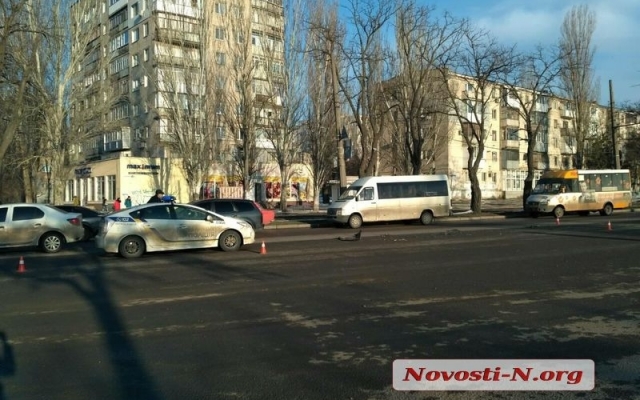 Автомобиль с еврономерами протаранил две машины и скрылся с места происшествия Фото № 2 Автомобиль с еврономерами протаранил две машины и скрылся с места происшествия Фото № 2