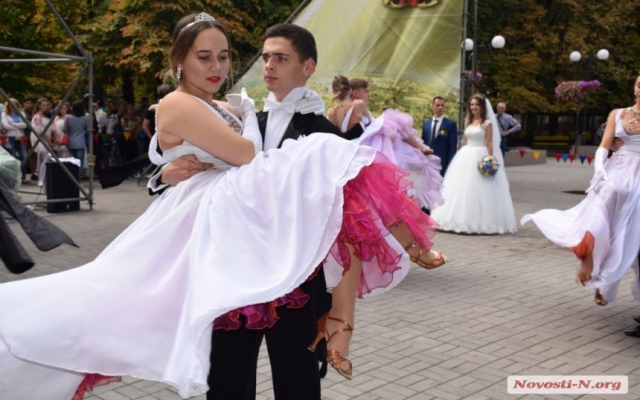 В День города создали новые семьи шесть пар Фото № 14 В День города создали новые семьи шесть пар Фото № 14