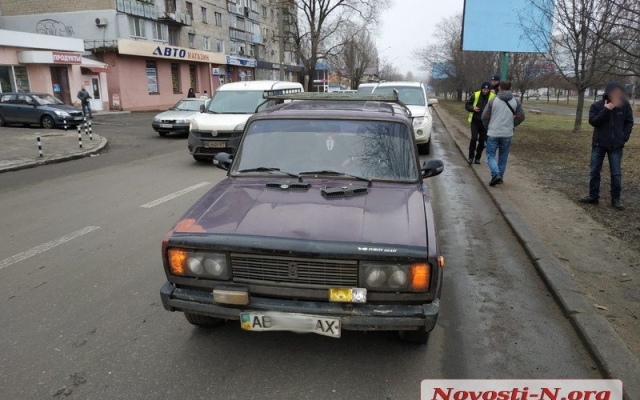 На Чигрина произошла авария с участием двух машин и старушки с бутылкой водки в руках Фото № 2 На Чигрина произошла авария с участием двух машин и старушки с бутылкой водки в руках Фото № 2
