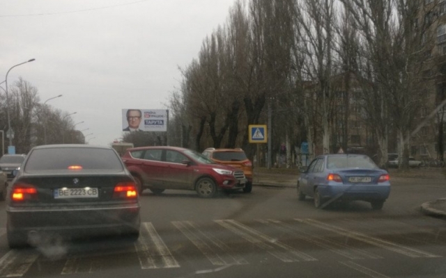 На Богоявленском проспекте столкнулись две иномарки, не поделив перекресток Фото № 0 На Богоявленском проспекте столкнулись две иномарки, не поделив перекресток Фото № 0