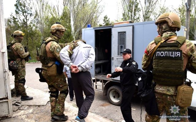 КОРД штурмом взял заброшенную турбазу и освободил инкассатора от вооруженных преступников Фото № 0 КОРД штурмом взял заброшенную турбазу и освободил инкассатора от вооруженных преступников Фото № 0