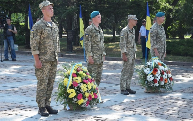В Николаеве горожане отметили День памяти и скорби Фото № 0 В Николаеве горожане отметили День памяти и скорби Фото № 0