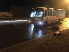 Автобус сбил насмерть мужчину и женщину перебегавших дорогу Фото № 0 Автобус сбил насмерть мужчину и женщину перебегавших дорогу Фото № 0