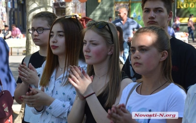 В Каштановом сквере прошел третий этап Музыкального марафона «Николаев поет на Соборной» Фото № 5 В Каштановом сквере прошел третий этап Музыкального марафона «Николаев поет на Соборной» Фото № 5