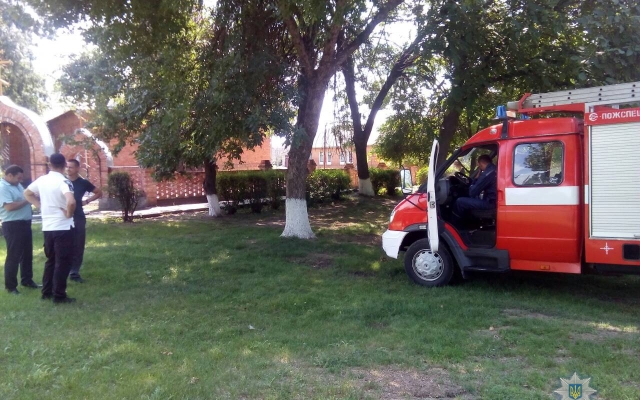 Полиция проверяет информацию неизвестного о закладке взрывчатки в десяти церквях Николаева и Николаевской области Фото № 9 Полиция проверяет информацию неизвестного о закладке взрывчатки в десяти церквях Николаева и Николаевской области Фото № 9