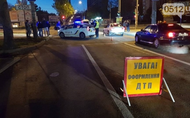 На проспекте Центральный столкнулись две иномарки, пострадали три человека Фото № 10 На проспекте Центральный столкнулись две иномарки, пострадали три человека Фото № 10