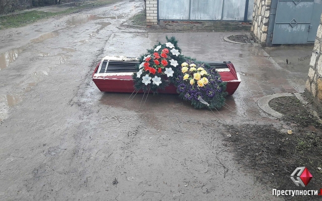 Неприятный пятничный сюрприз ожидал у ворот дома николаевского бизнесмена Андрея Кривохижа Фото № 0 Неприятный пятничный сюрприз ожидал у ворот дома николаевского бизнесмена Андрея Кривохижа Фото № 0