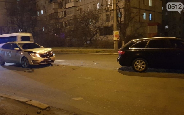 На Генерала Карпенко произошла авария с участием сына экс-начальника ГАИ и следователя ГУНП в Николаевской области Фото № 5 На Генерала Карпенко произошла авария с участием сына экс-начальника ГАИ и следователя ГУНП в Николаевской области Фото № 5