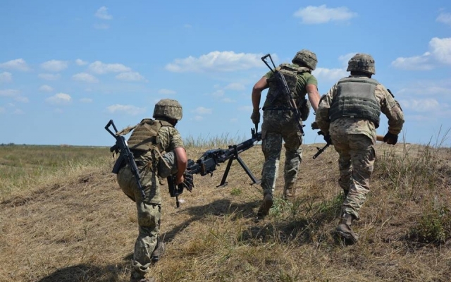 Во время учений десантники оказания неотложной медицинской помощи «раненому» в «красной» зоне Фото № 15 Во время учений десантники оказания неотложной медицинской помощи «раненому» в «красной» зоне Фото № 15