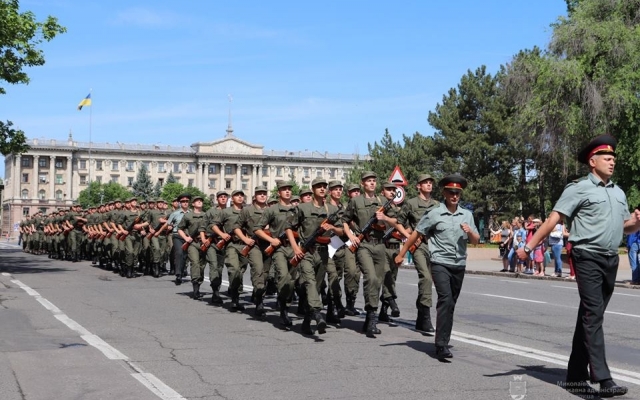 Молодые нацгвардийцы торжественно приняли военную присягу в центре Николаева Фото № 20 Молодые нацгвардийцы торжественно приняли военную присягу в центре Николаева Фото № 20