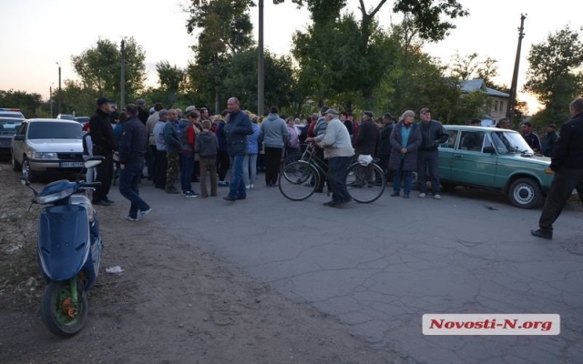 В поселке Грейгово жители перекрыли дорогу к элеватору Фото № 5 В поселке Грейгово жители перекрыли дорогу к элеватору Фото № 5