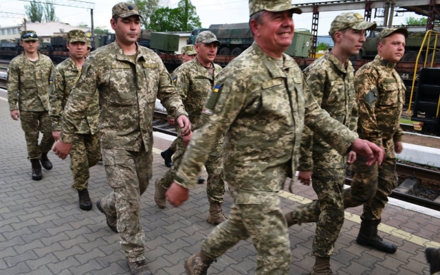 В Первомайске встречали Героев, служивших три года в зоне АТО Фото № 7 В Первомайске встречали Героев, служивших три года в зоне АТО Фото № 7