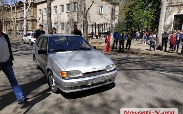 На Адмиральской автомобиль сбил школьницу Фото № 2 На Адмиральской автомобиль сбил школьницу Фото № 2