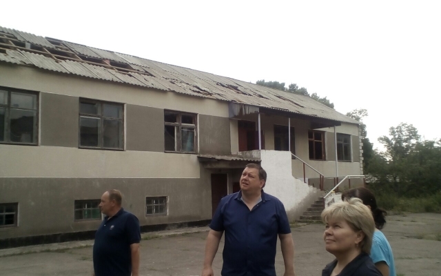 В Кривоозерском районе штормовой ветер снес крышу школьного спортзала Фото № 0 В Кривоозерском районе штормовой ветер снес крышу школьного спортзала Фото № 0