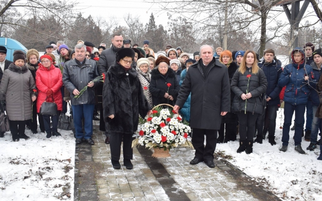 Жители Николаева почтили память жертв Холокоста Фото № 7 Жители Николаева почтили память жертв Холокоста Фото № 7