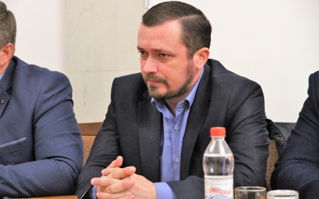 Мэр Николаева Александр Сенкевич требует навести порядок с опасшими листьями Фото № 6 Мэр Николаева Александр Сенкевич требует навести порядок с опасшими листьями Фото № 6
