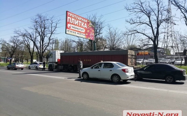 На Космонавтов автомобиль сбил 19-летнюю девушку Фото № 0 На Космонавтов автомобиль сбил 19-летнюю девушку Фото № 0