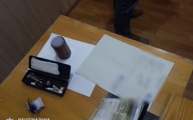 В Николаеве на взятке попался сотрудник Украинского госфонда поддержки фермерских хозяйств Фото № 2 В Николаеве на взятке попался сотрудник Украинского госфонда поддержки фермерских хозяйств Фото № 2