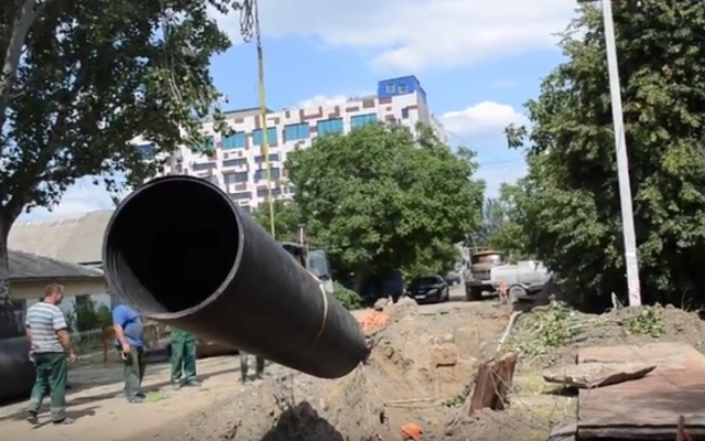 Началась укладка труб нового коллектора на улице Лесковой Фото № 0 Началась укладка труб нового коллектора на улице Лесковой Фото № 0