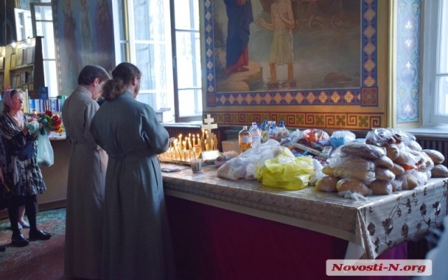 Православные Николаева сегодня отмечают день Святой Троицы Фото № 13 Православные Николаева сегодня отмечают день Святой Троицы Фото № 13