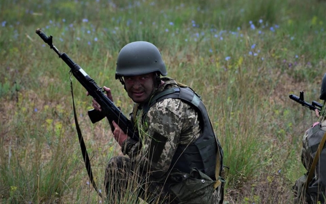 Молодые морпехи вместе с генерал-майором преодолели более восьми километров физических и психологических испытаний Фото № 4 Молодые морпехи вместе с генерал-майором преодолели более восьми километров физических и психологических испытаний Фото № 4